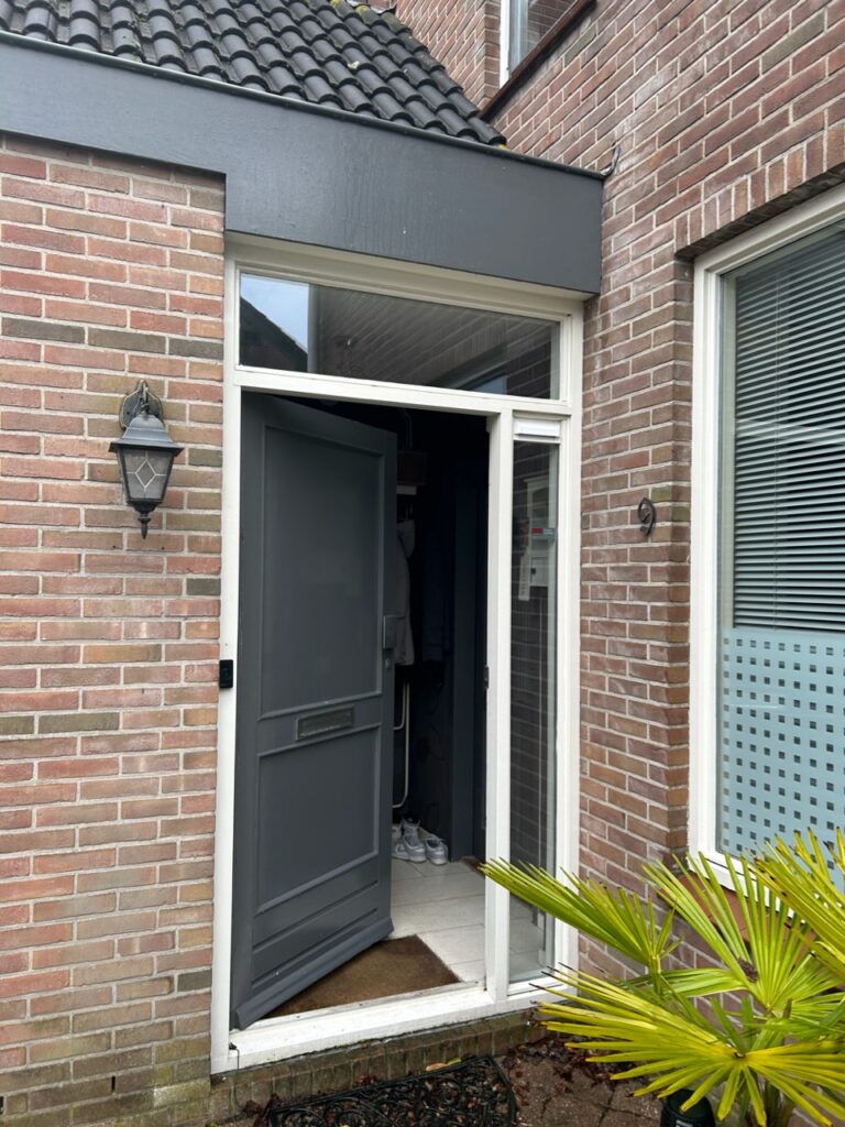 oude houten voordeur grijs Heerhugowaard