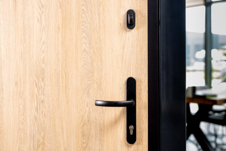 Detail deur in showroom