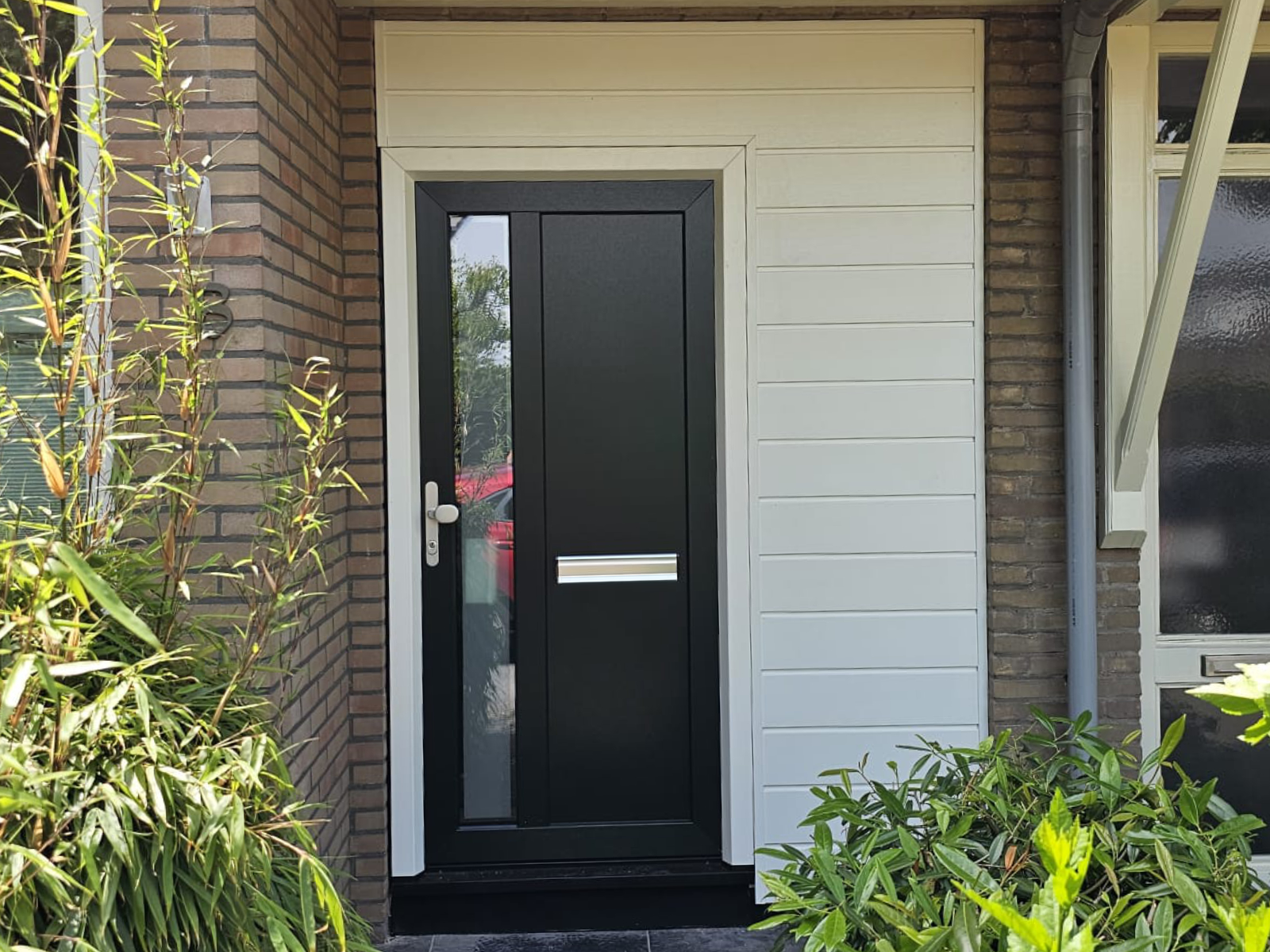 Kunststof voordeur in dennengroen