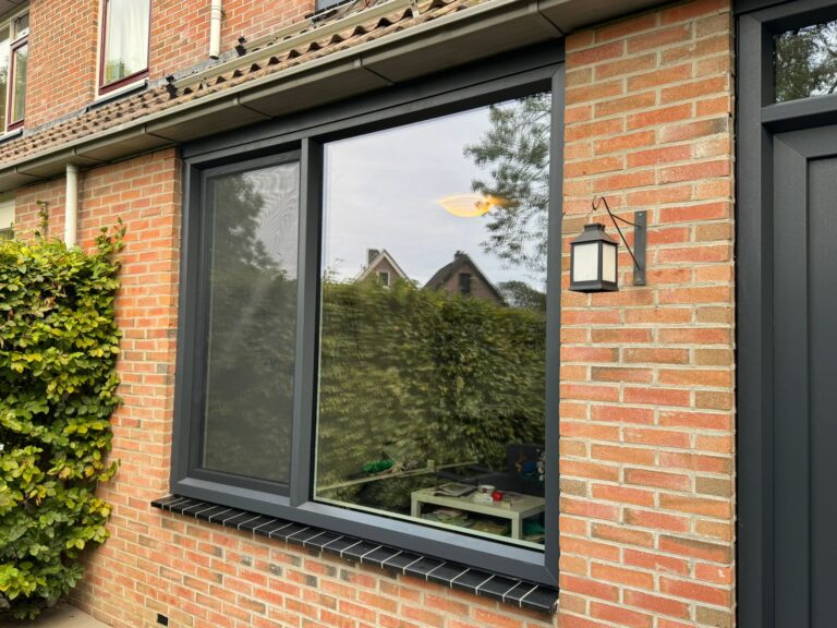 kunststof kozijnen voorgevel in antraciet in Schagen