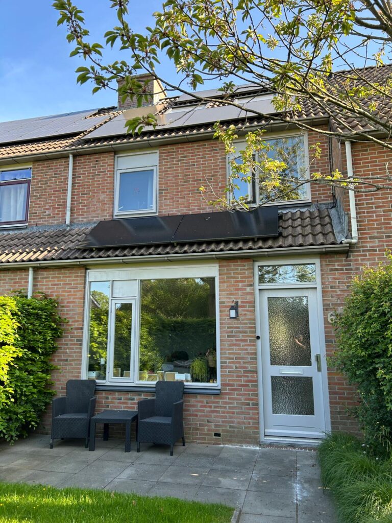 Oude witte houten kozijnen Schagen