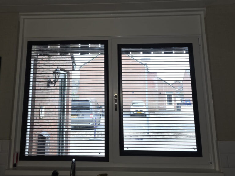 Binnenzijde nieuwe kunststof raamkozijnen Julianadorp