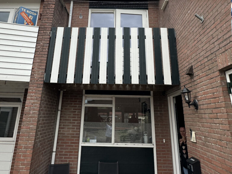 Oude houten voorgevel Julianadorp