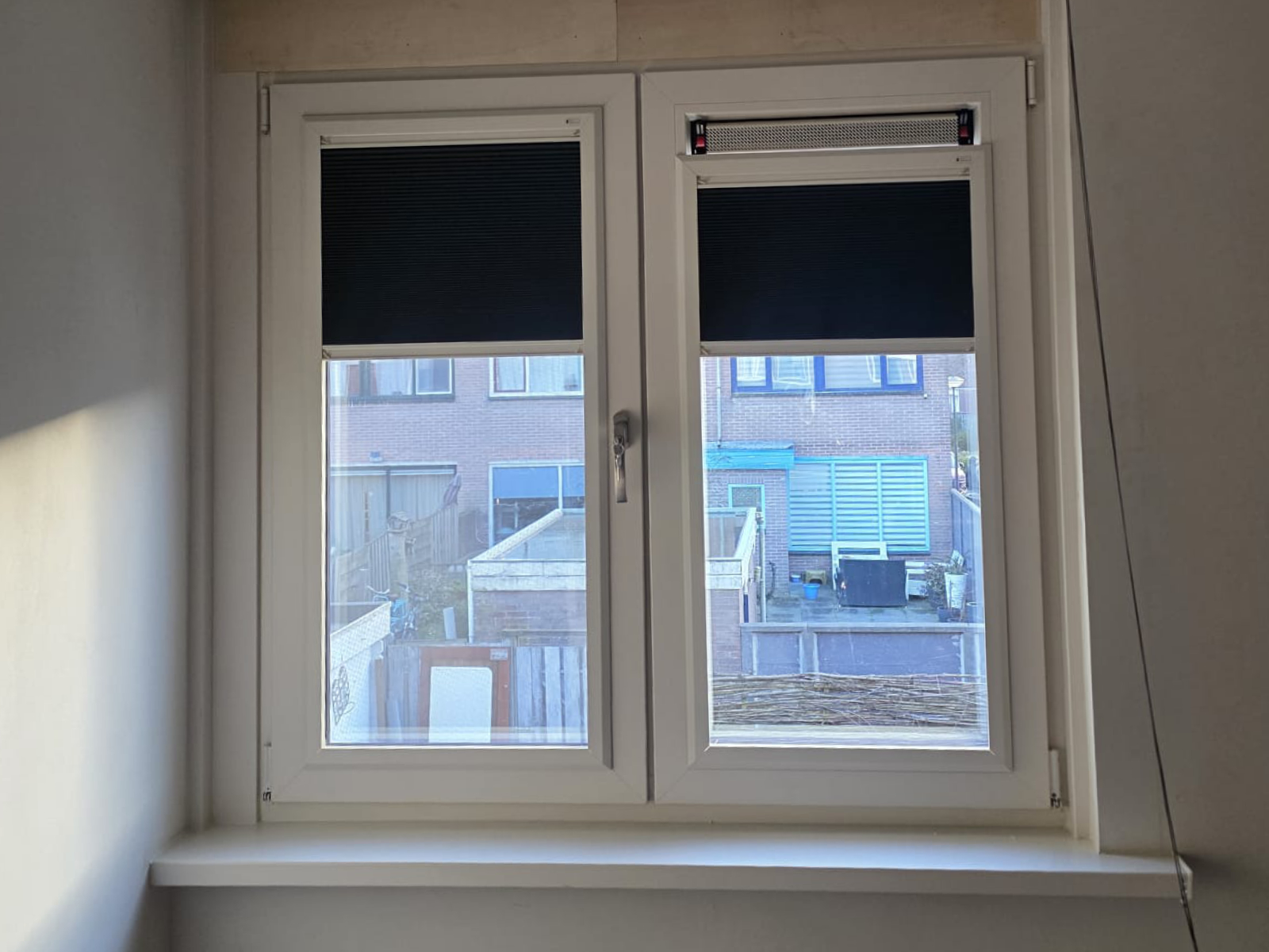 Kunststof raamkozijn Creme RAL 9001 HR++ binnenzijde Heerhugowaard