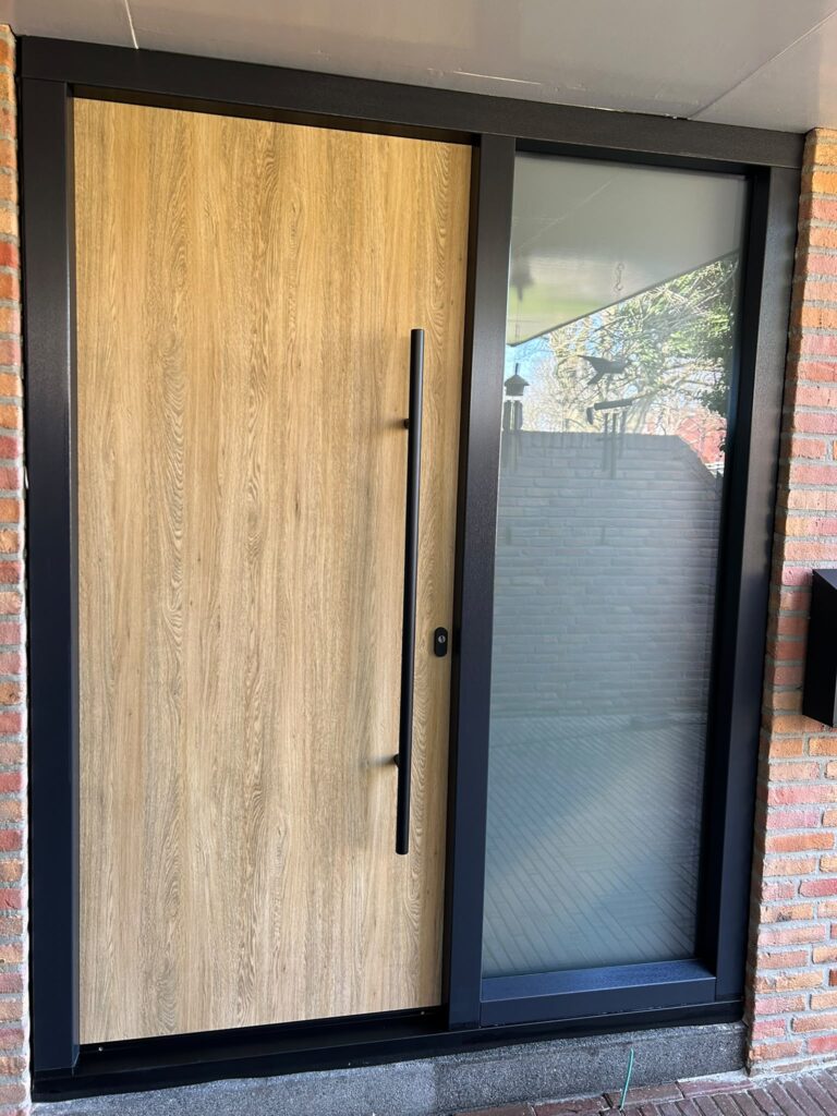 Kunststof voordeur met zijlicht Heerhugowaard